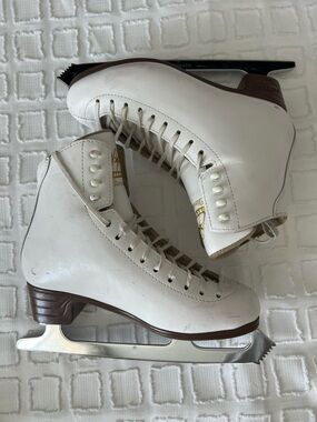 Jackson Classique Womens White Figure Ice Skates Model 1990 Mirage Blade Sz 7.5